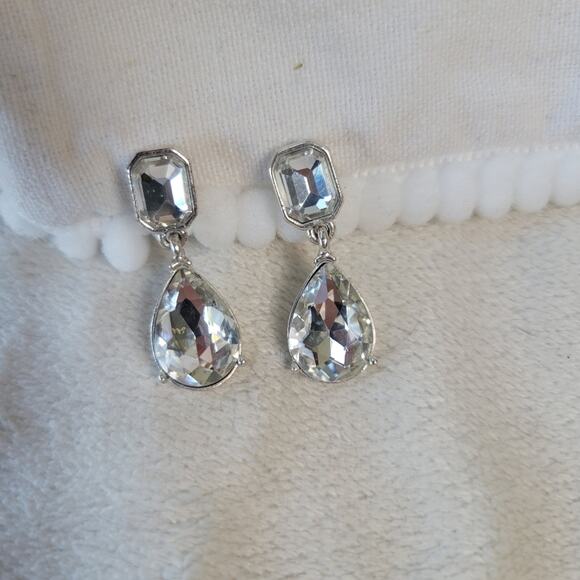 Lot of Vintage Faux Diamond Clip on Earrings - Picture 2 of 4